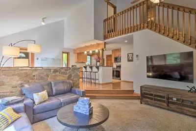 Image de Cozy Blue River Cabin w/ Treehouse: 6 Mi to Skiing