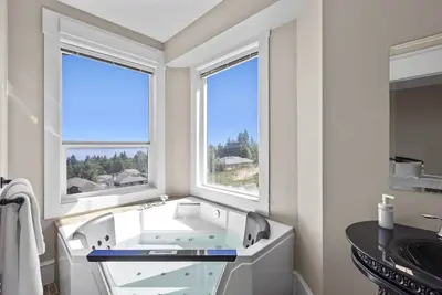 Image de Executive Ocean View 2 bedrooms Sleeps 8 | Pet Friendly