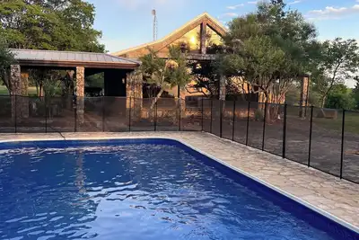Image de 4 Br w/ Pool, Views, Farm & Ranch Stay- Flower Farm, Goats, Pigs, Disc Golf!