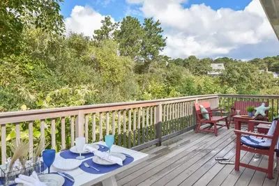 Image de Waterfront easy access to town center!