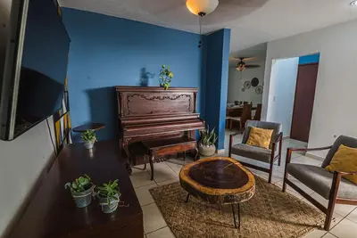 Image de Eclectic House w\/3br Ac, Pool & Great Location!