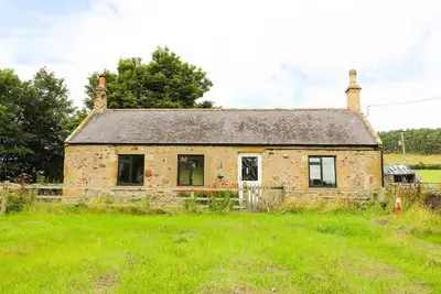 Flodden Edge Farm Cottage, pet friendly, with a garden in Milfield
