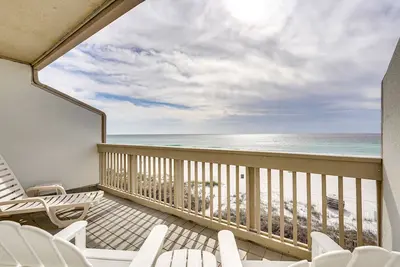 Image de 2-Story Beachfront Condo in Pcb w/ Community Pool!