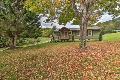 Image de Newland Retreat w\/ Creek, Near Hiking + Wineries!