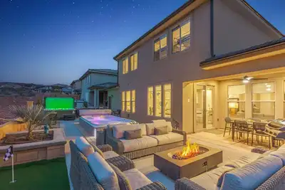 Image de Paseos 1149 | Desert Pete's Retreat Slp 20 | Private Swim Spa and Hot Tub, and Putting Green