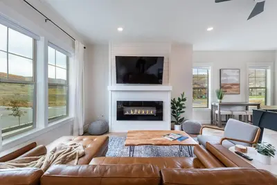 Image de Modern Mountain Luxury Minutes to World Class Resorts, Historic Main Street!