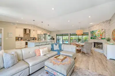 Image de Newly Remodeled Open Concept Home with Pool in the heart of Siesta Key