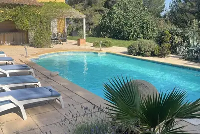 Image de Villa Provençale de 250 m2 avec piscine -  à 8 Km D'Aix en Pce pour 8 personnes.