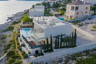 Villa Valiosa - superbe villa en bord de mer avec piscine et sauna pour dix personnes