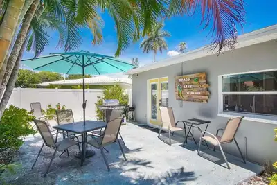 Image de Beach Life by the Gulf- Charming & Fully Equipped!