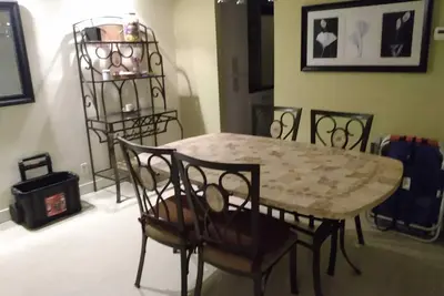 Image de This is an apt condo which has two bedrooms. Very well located. At a good walkin