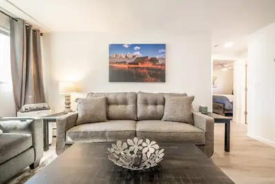 Image de ❤Pleasant Retreat! Dog friendly & near Peterson Afb ❤