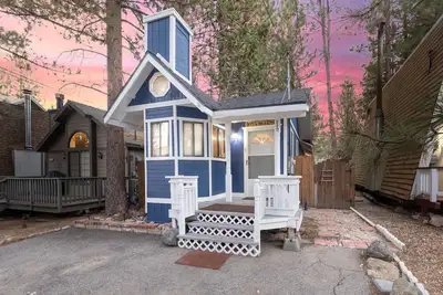 Image de Cozy Cabin w/ Hot Tub, Bbq & close to Oktoberfest!
