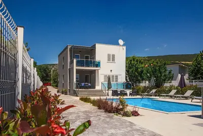 Image de Luxury Home with Swimming Pool, Professional Tennis Court and Boccia Alley