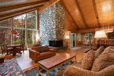 Image de Charming Salmon Creek home with modern touches.
