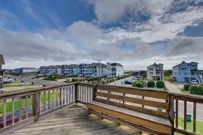 Image de Nh2700 Semi Of! Steps to the sand! Pets!