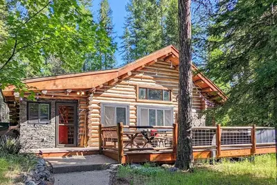 Image de True Montana Cabin, Hidden Moose, 4 Bed / 2 Bath, Sleeps 8, Hot Tub, Great Location!