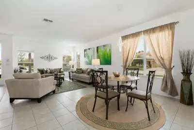 Image de Villa Martins - Comfortable Six-Bedroom House w/ Pool near Disney.