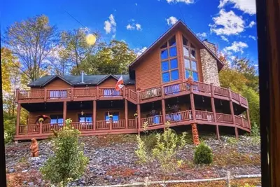 Image de My house is unique, welcome Everyone to  enjoy beautiful Valley in Swane Lake.