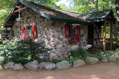 Image de Cozy cabin gas fireplace heated floors one bedroom studio