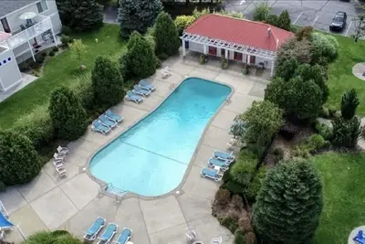 2 bedroom/2 bath with pool access