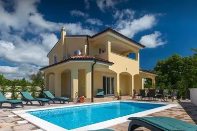 Image de Family-friendly villa in a quiet location with heated pool
