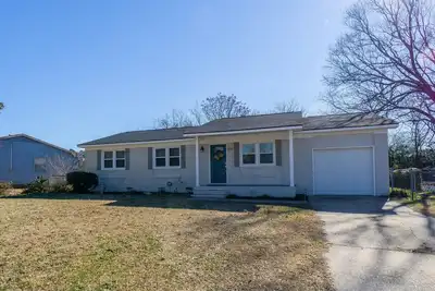 Image de Fort Bragg Retreat - Minutes from Fort Bragg Offering King Bed and WiFi!