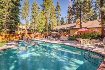 Image de Lazy Bear Yellow  5min From Kings Beach & Northstar Pool Spa Game Room