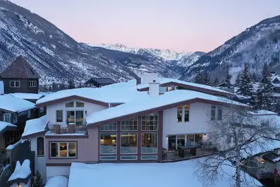 Image de Red Lion Penthouse | 5br Luxury Condo in Vail Village | Summer Ac, Rooftop Hot T