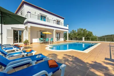Image de Maison de vacances privée avec piscine privée, climatisation, Wifi, Tv, terrasse, parking