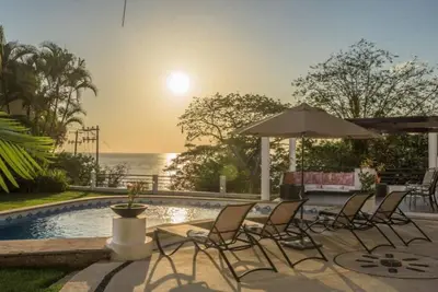 Image de Oceanview Fast WiFi Private Yard Pool Executive Chef Staff Amazing Views
