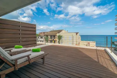 Image de Luna - Modern townhouse with beautiful sea views and close to the beach. Free Wifi.
