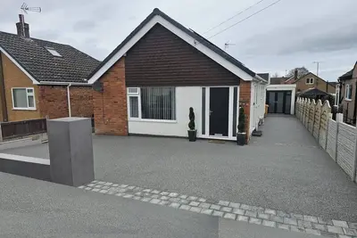 Image de Modern, Spacious walking distance to castle & town
