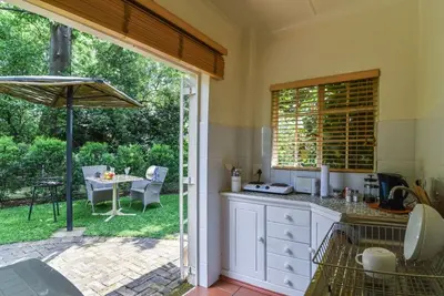 Image de Bushwillow Cottage spacieux pour 2 personnes avec accès au jardin privé!