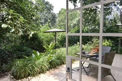 Image de Lemon Thorn Cottage pour 2 personnes avec magnifique terrasse privée dans le jardin!