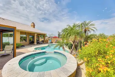 Image de Putting Green + Pool Table: Scottsdale Escape!