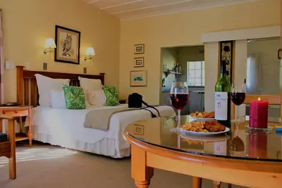Image de Sweet Thorn Tree Cottage spacieux pour 2 personnes avec grande terrasse!