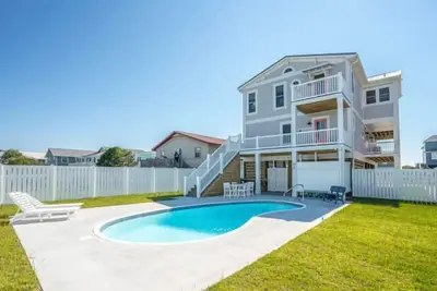 Image de Beautiful Large 5 Br, 4. 5 Beach Oasis Close, amazing ocean views and a private pool! The Seaquel