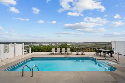Image de Spacious Beach Home with a Private Pool. Seain' is Believin'