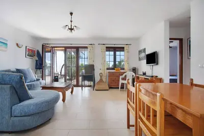 Image de Appartement de vacances \"Puerto Chico V\" avec vue sur mer, piscine partagée et Wi-Fi