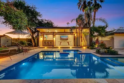 Image de This house is a 4 bedroom(s), 4 bathrooms, located in Tempe, Az.
