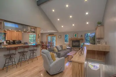 Image de Gale Force Wind - Beautiful Remodel!