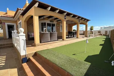 Image de Detached 3 bed villa, private heated pool, free wifi, close to all amenities.