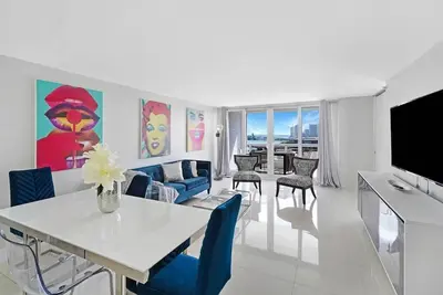 Image de The Marilyn! Renovated 3 Bedroom Condo, Amazing Skyline Views and Water Views