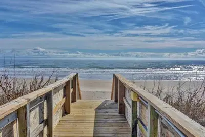 Image de Loggerhead Lookout | Ocean Views + Community Pool!