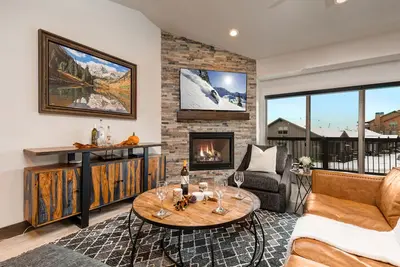 Image de Modern Mountain Luxury, Bonus room & Hot Tub! Steps from Main Street
