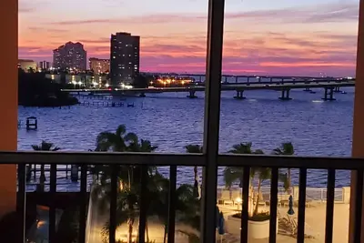 Image de Resort Living Everyday! 3br-Sunset Views Galore - Riverfront - Historic Downtown