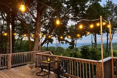 Image de Birchwood Chalet! ! Amazing views, across from resort, ski, bike, hiking nearby