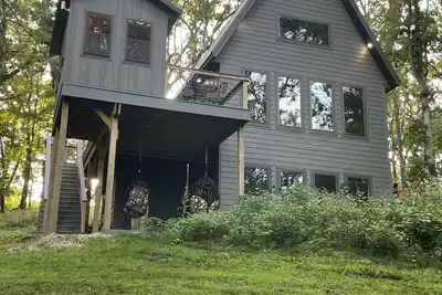 Image de SereniTree Cabin - Modern Rustic Getaway tucked in the trees