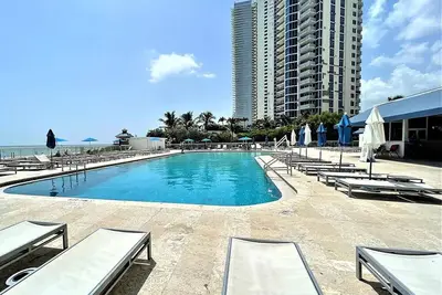 Image de Beachfront studio, Heated Pool, Beach, Sauna, Gym, Resort